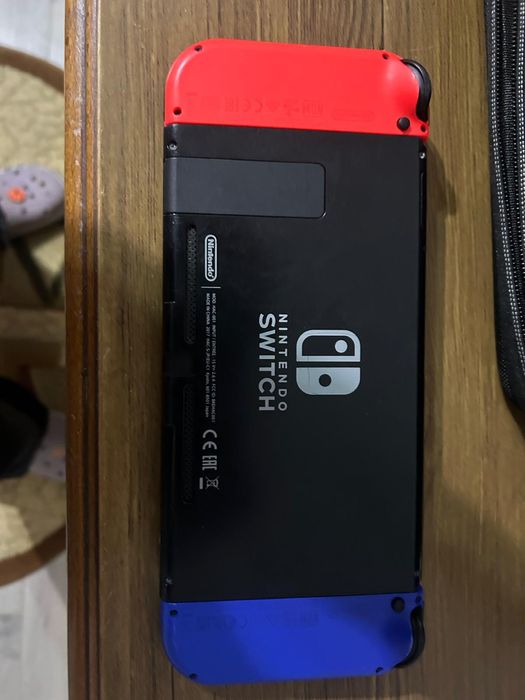 Nintendo Switch + Accesorii (Vând Doar în Constanța)