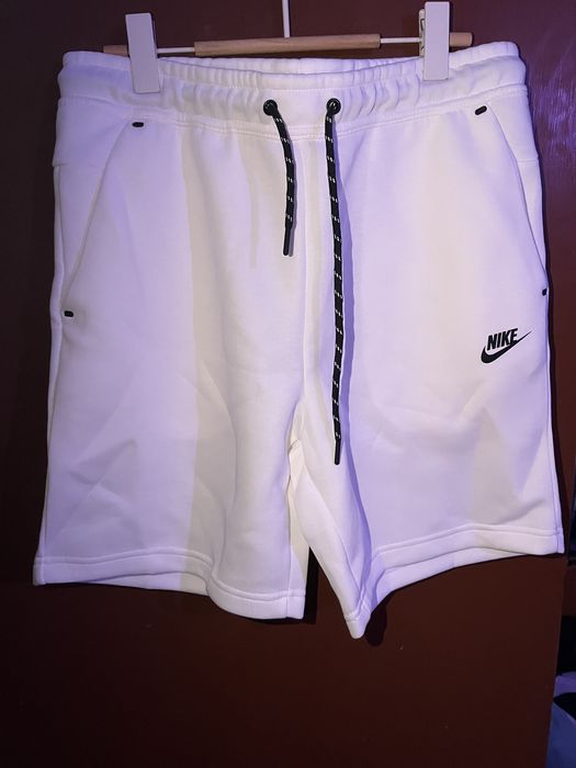 pantaloni scurti nike tech