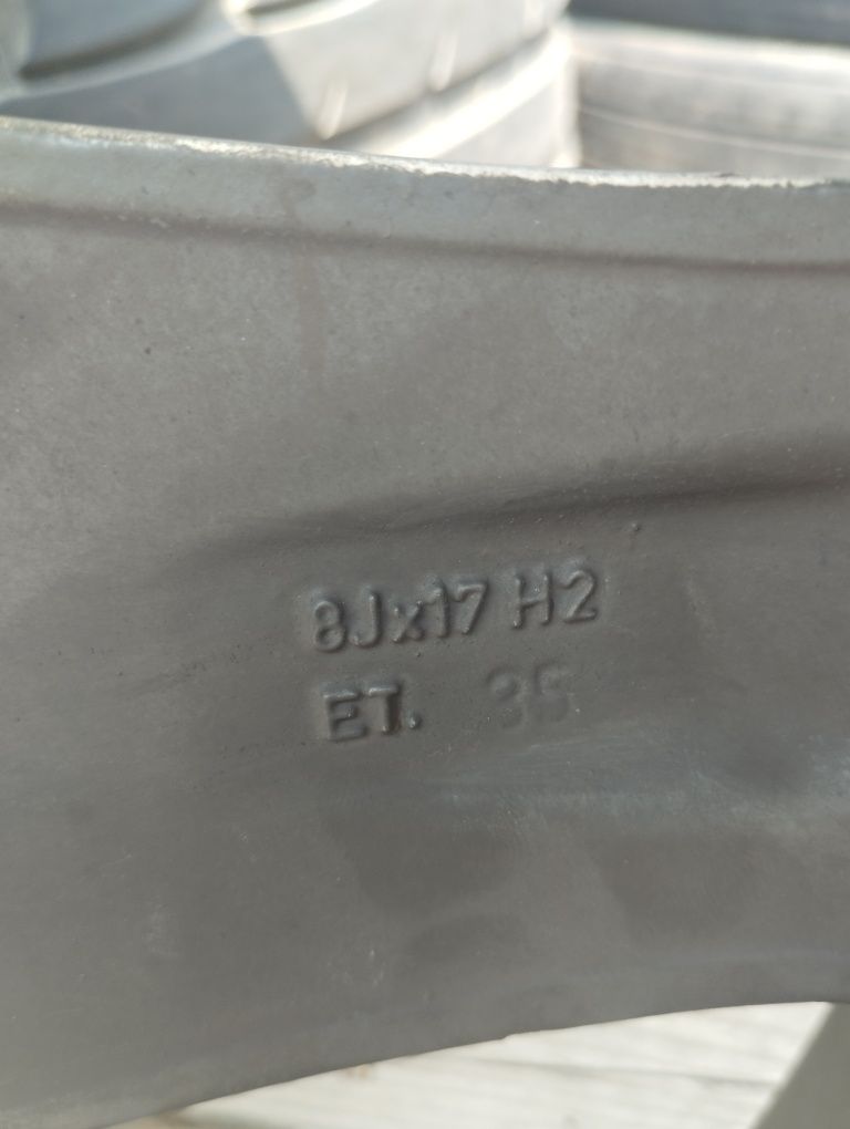 Гуми с джанти 17" за Mercedes