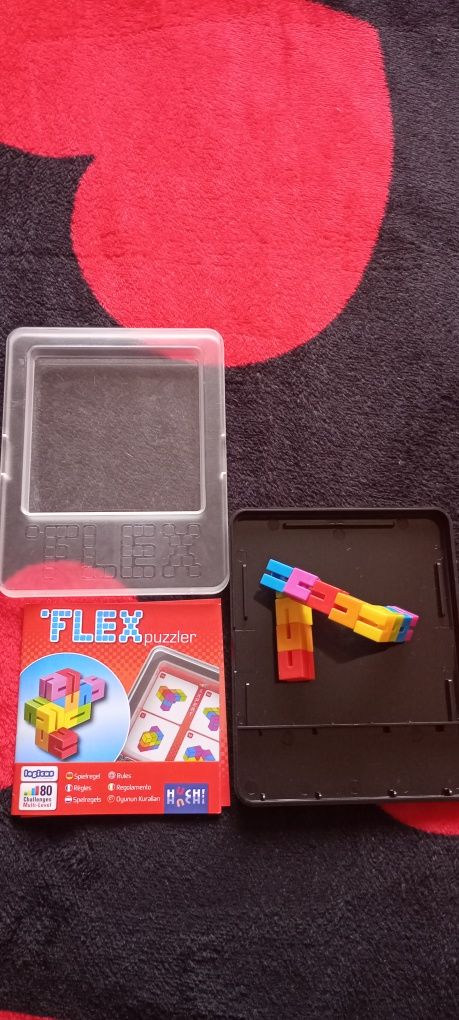 Flex puzzle , stimulează atenția și concentrarea .