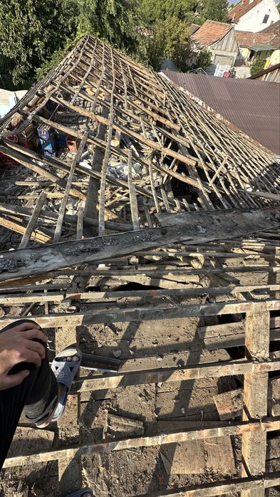 Coarne grinzi scanduri lemn provenit din demolare