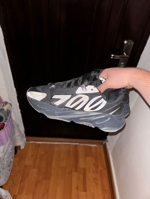 Yeezy 700 mnvn triple black