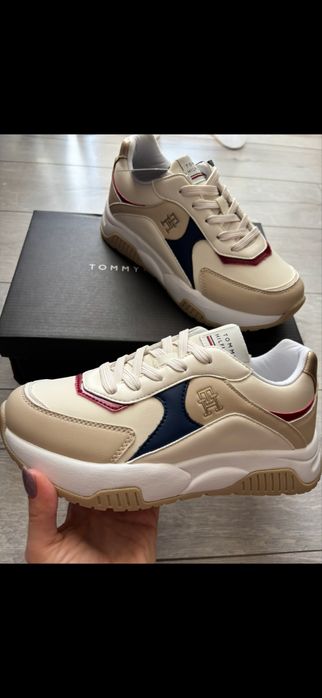 Нови Tommy Hilfiger бежаво, ч и синьо 38 номер 25 см 120 лв