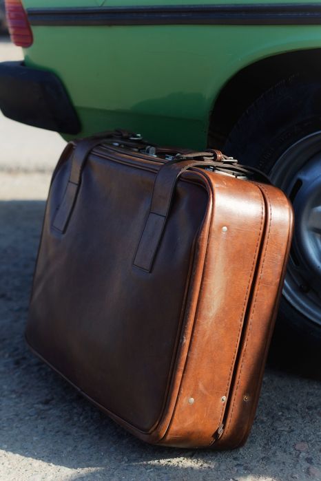 Кожаный, советский чемодан