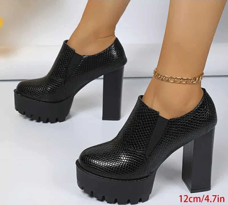 Дамски обувки на висок ток