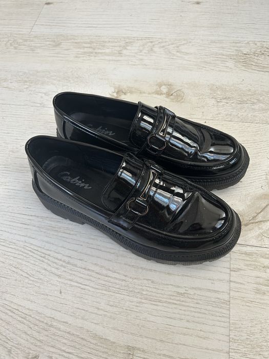 Дамски лачени обувки