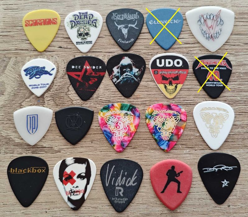 автентични перца на различни банди (guitar pick)