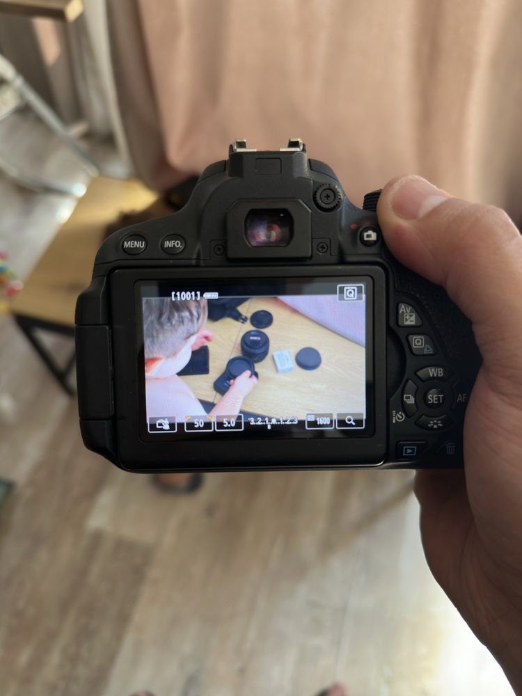 Фотоапарат Canon 700d