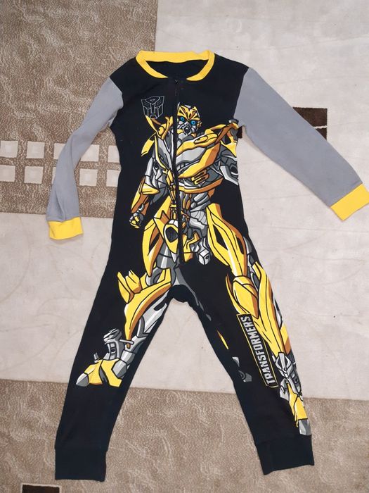 Пижамы и костюмчики разные новые