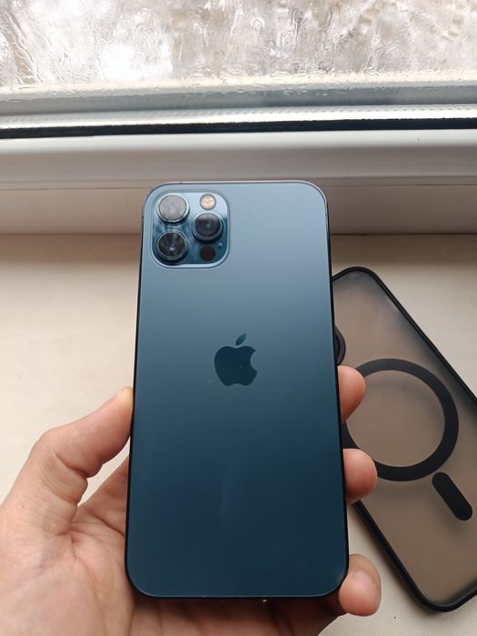 Продаю айфон 12 Про