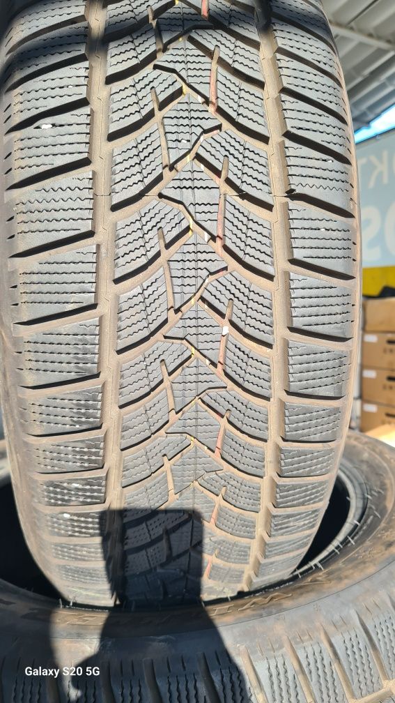 Гуми DUNLOP 235x55x19 Winter Sport 5 suv 235/55/19