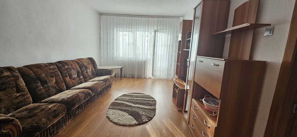 Apartament cu 2 camere mobilat.