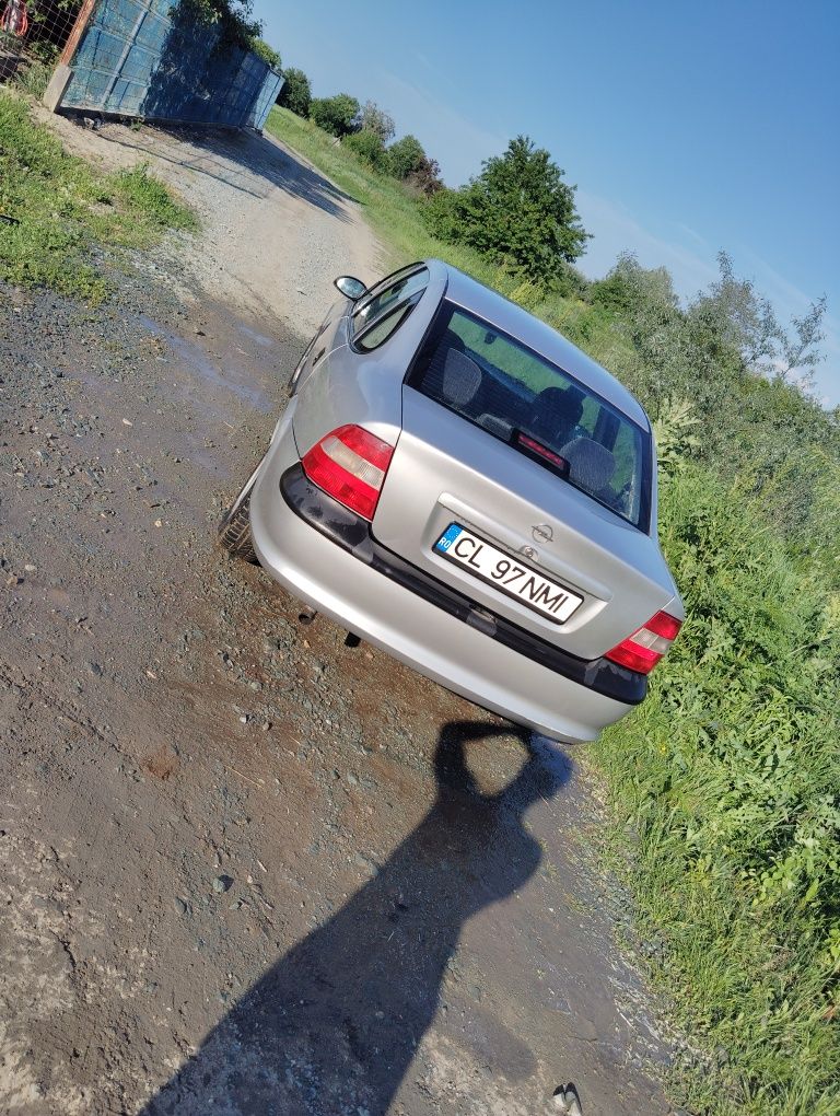 Vând Opel Vectra b 1.8 benzina