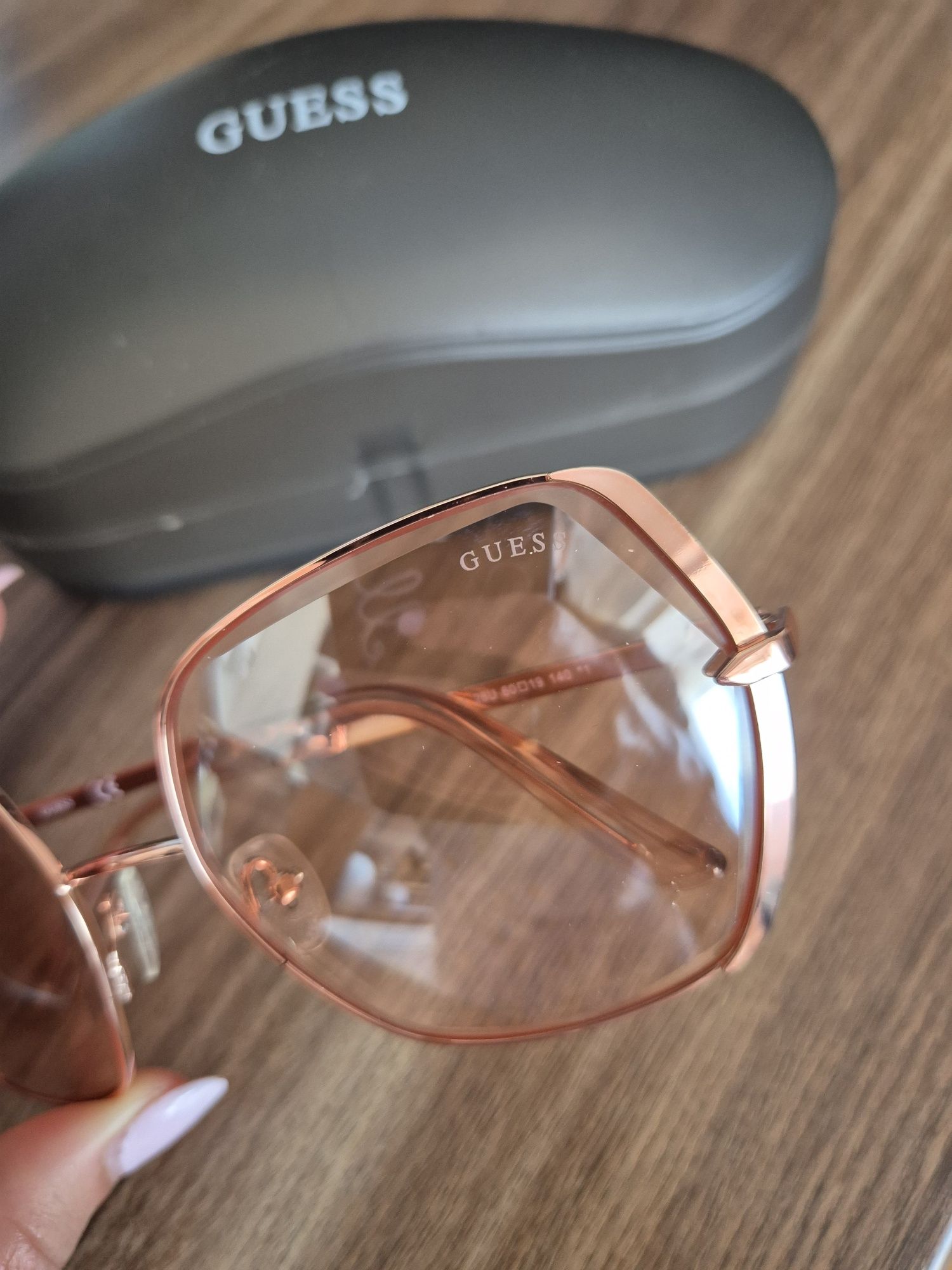 Дамски слънчеви очила Guess