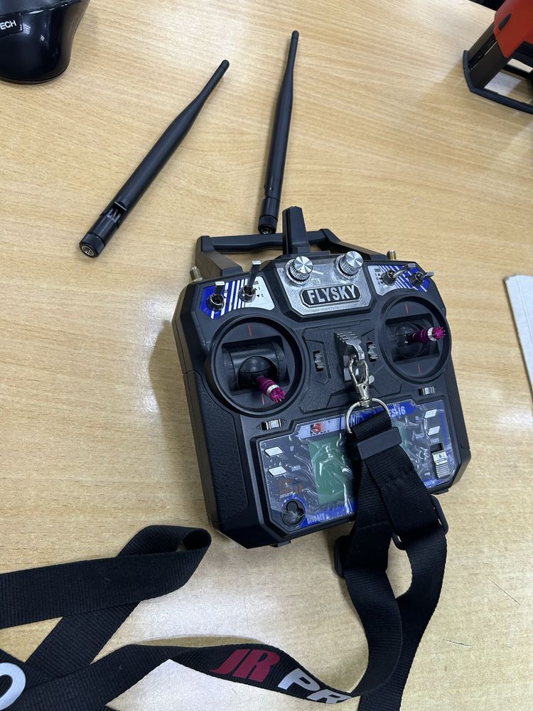Контроллер и передатчик Flysky FS-i6 2,4G, 6 каналов, с іA6, iA6B,