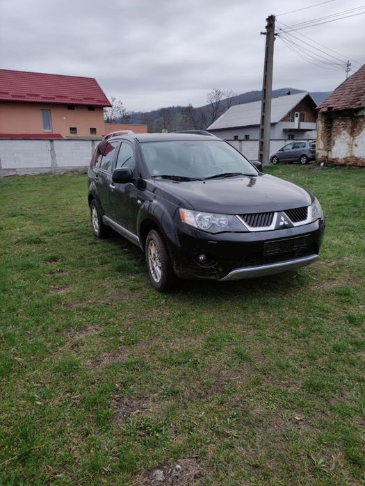 Vând Mitsubishi Outlander 4X4