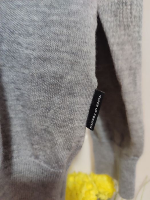Tiger of Sweden Fine Itallan Yarn 100%Merino