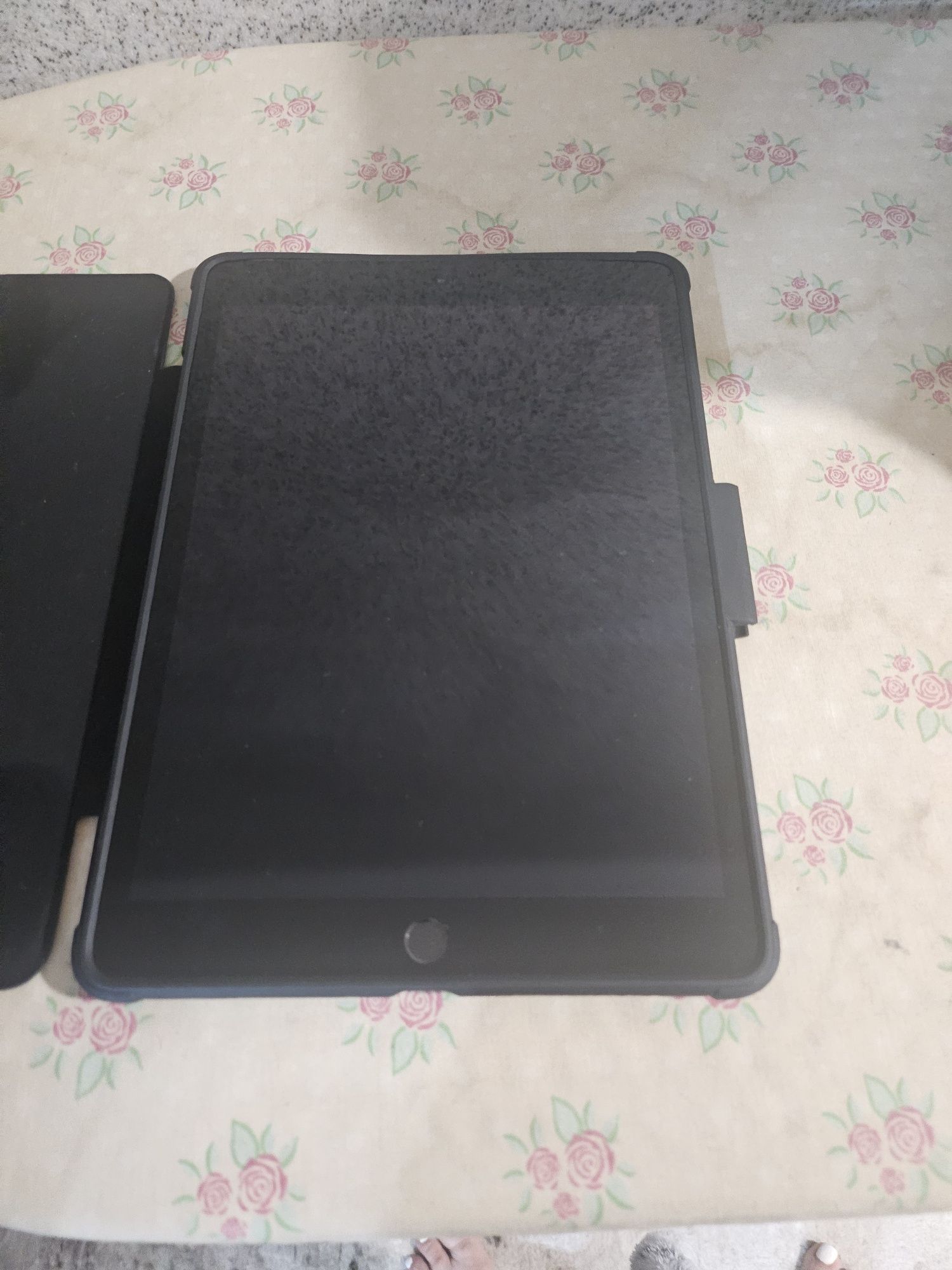 Apple ipad 8 Wi-Fi +Cellular