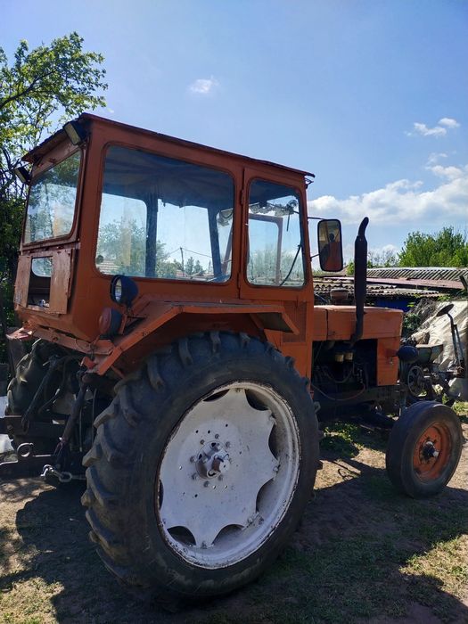 Vând tractor U650 sau schimb cu ceva mai mic