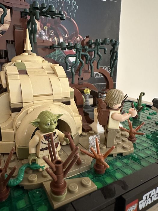 LEGO STAR WARS Dagobah Jedi Training diorama 75330