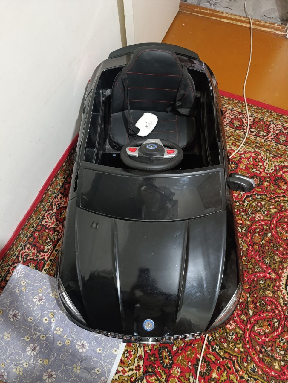 Продаю электромобиль детский Mercedes benz