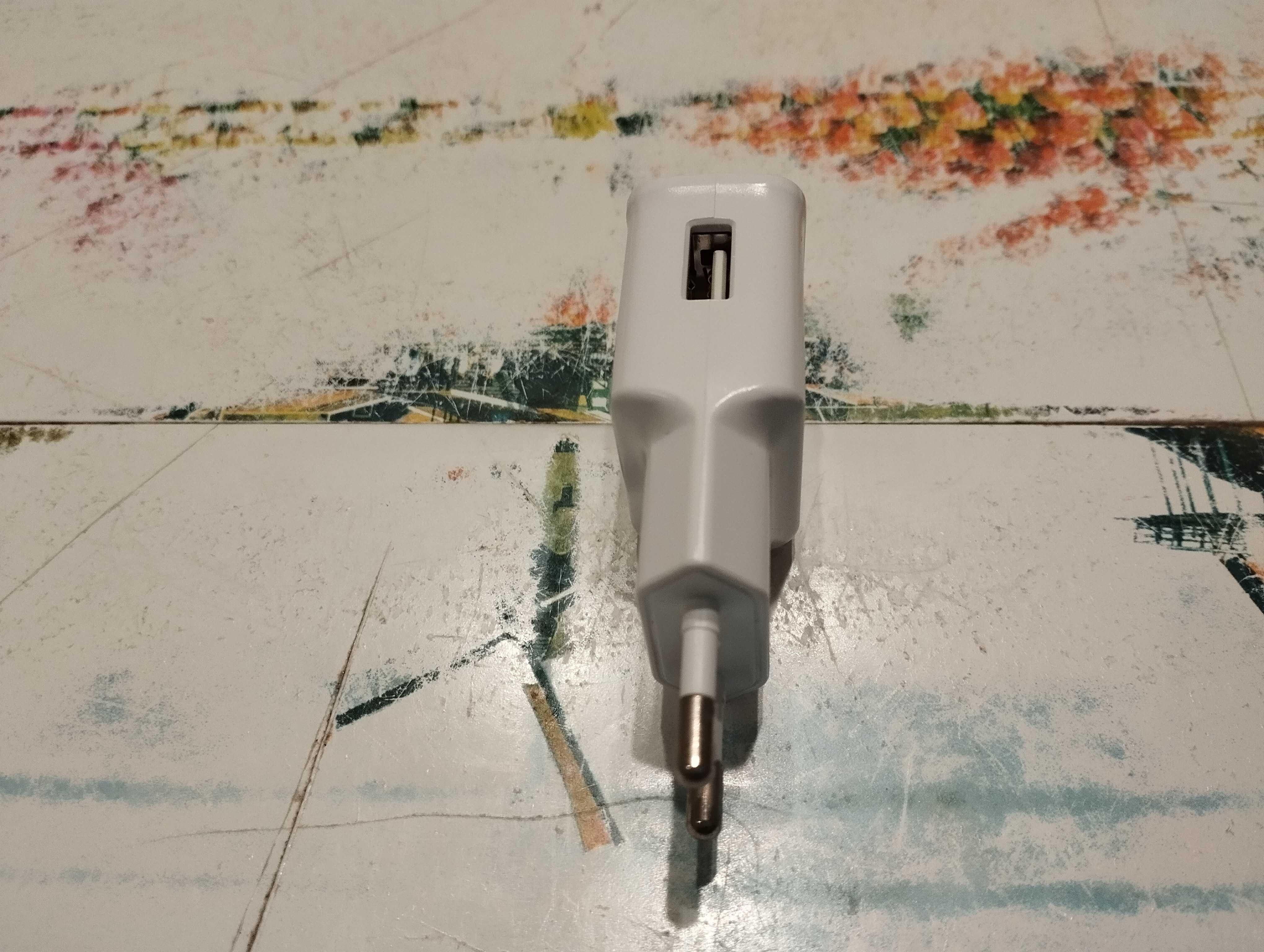 Оригинален USB адаптер SAMSUNG  за зареждане на телефон.