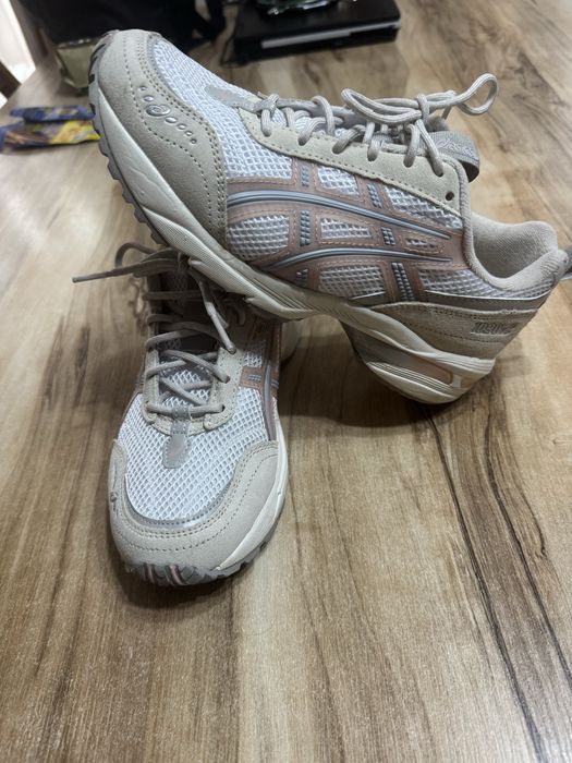 Маратонки asics 39 номер , 24,5см стелка