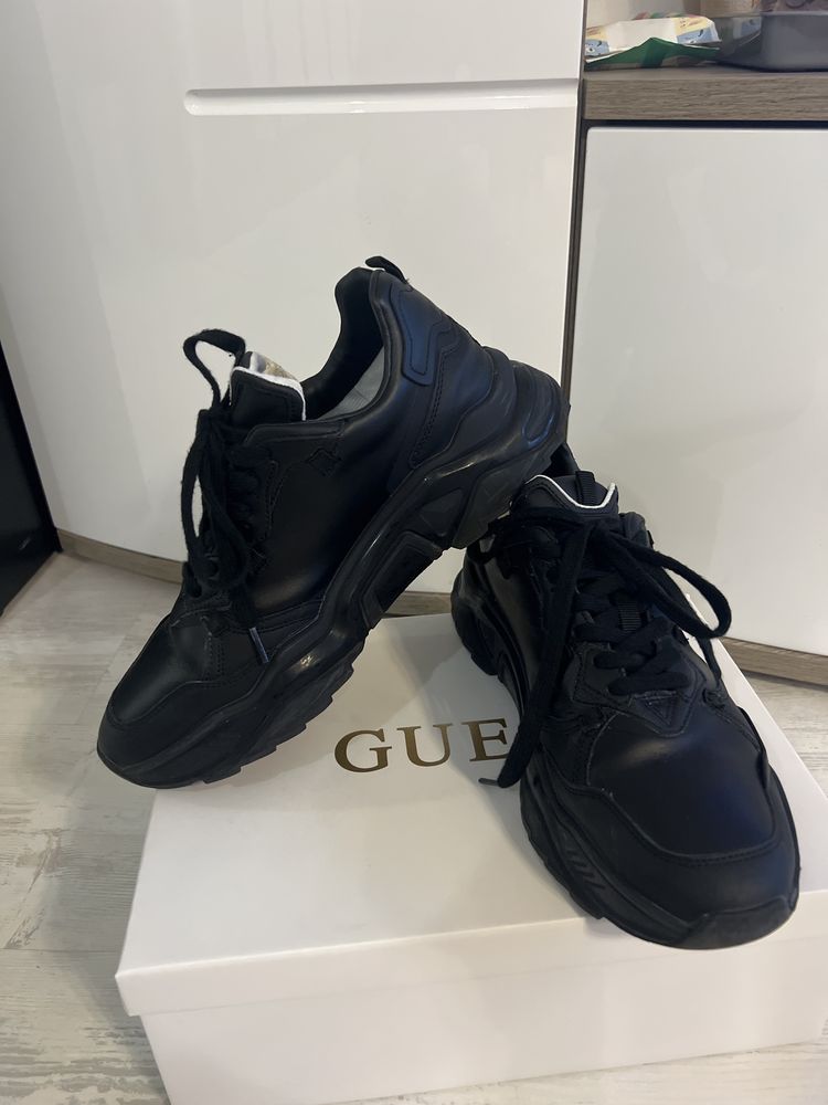Мъжки спортни обувки Guess