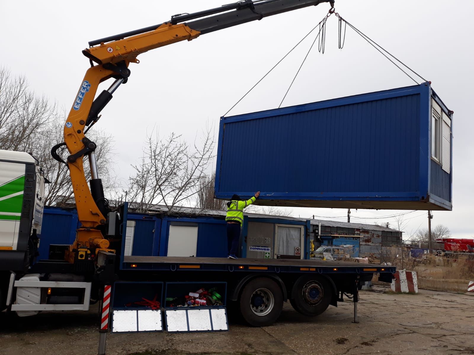 Hiab .camion platforma transport