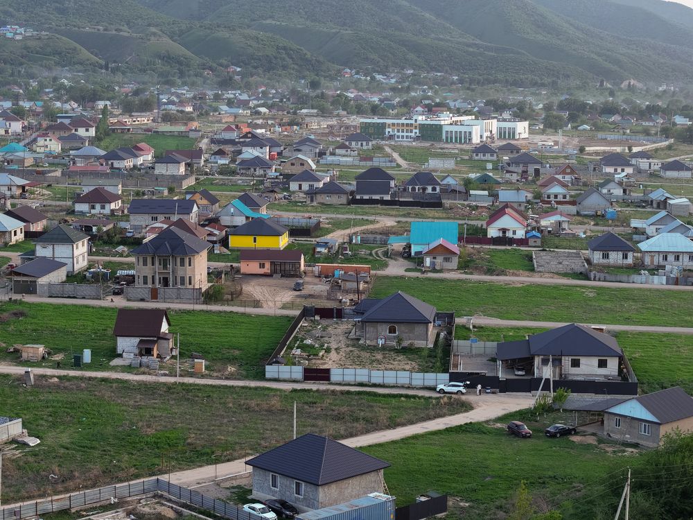 Продам 12 сотых участка делимых