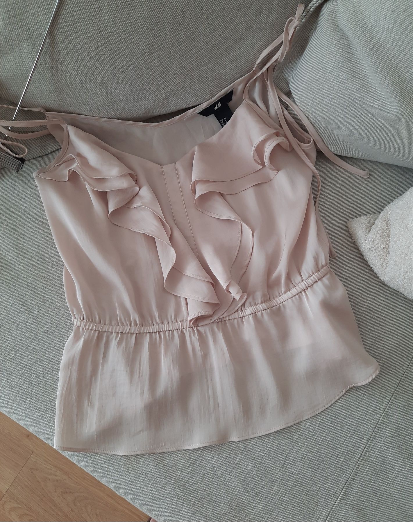 Топове по 5 лв.Топ Amisu , H&M , Mint and Berry