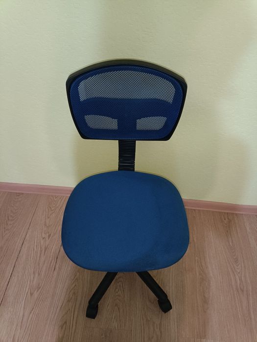 Кресло на колёсиках