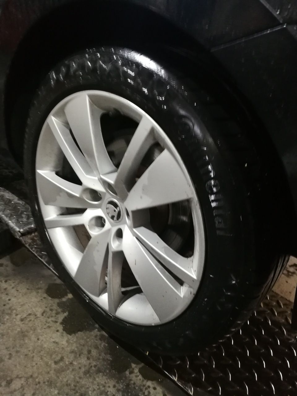 De vanzare anvelope de vara Continental 235/45 R18 stare foarte buna