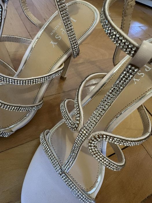 Уникални сандали на Lipsy