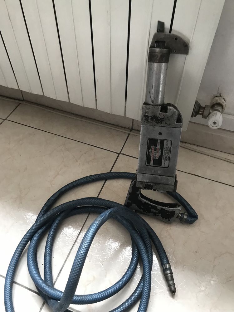 Ferăstrăul CL75 pneumatic