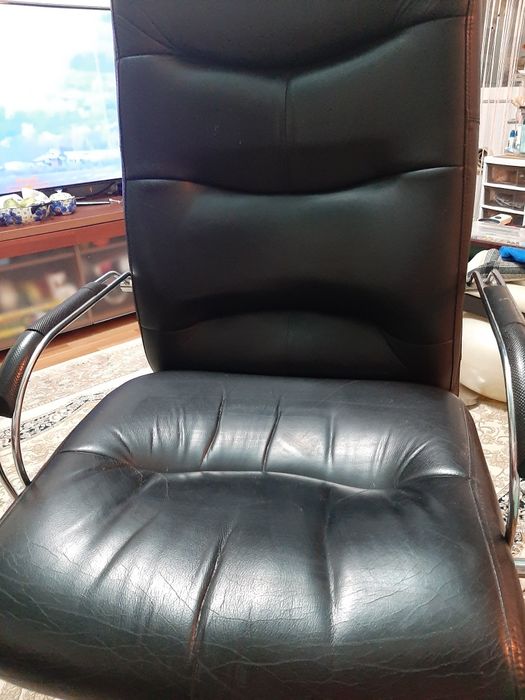 Продам кожанные кресло