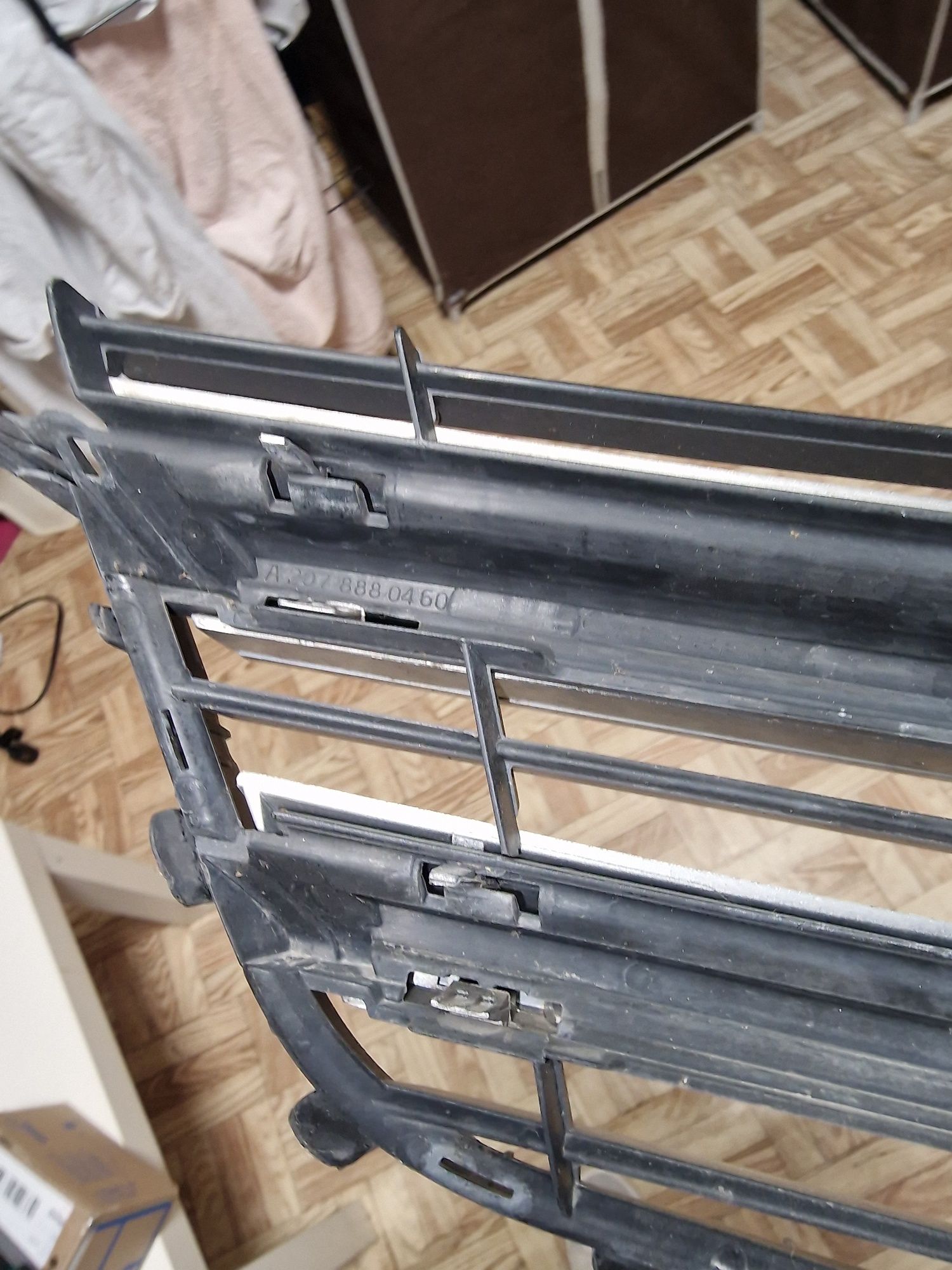 Решетка мерцедес Е-класа купе  mercedes c207 W207 A207
