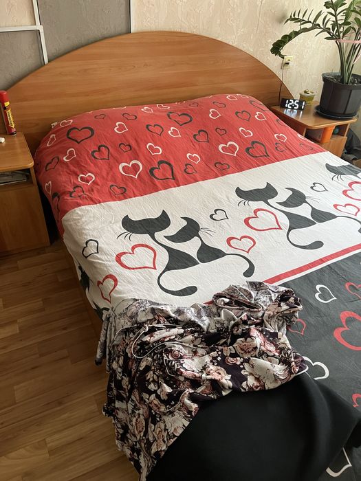 Продам двуспальную кровать