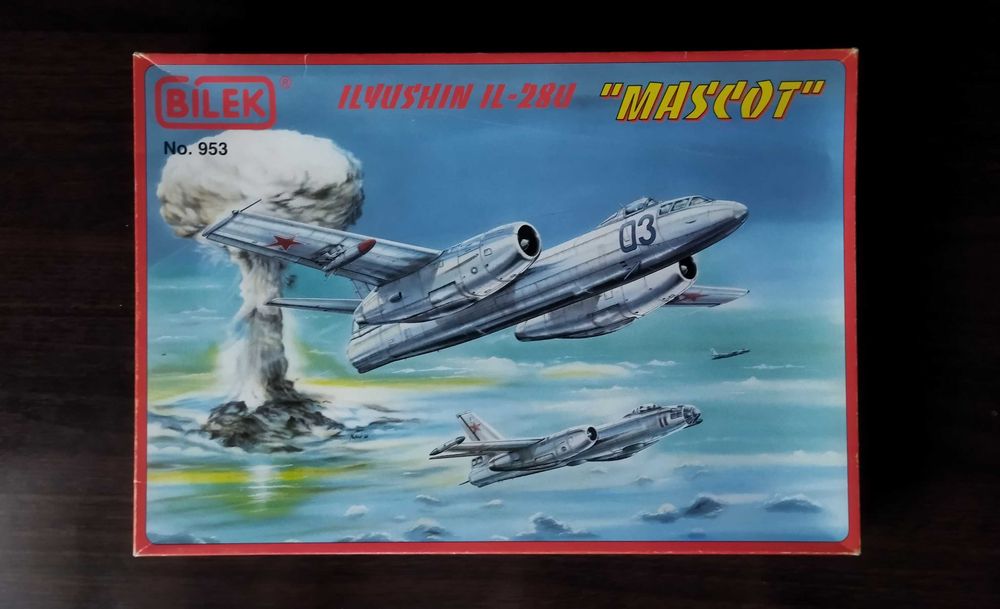 сборная модель самолёта Ил-28У в масштабе 1/72 МЕГАРАРИТЕТ!