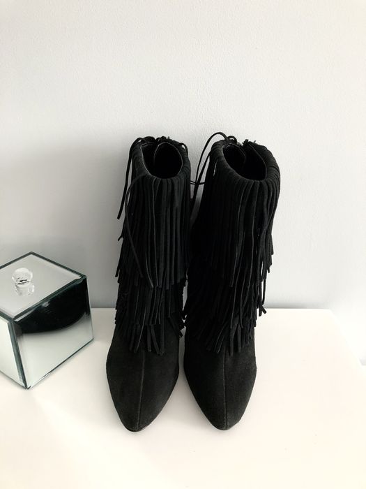Botine noi Zara cu franjuri