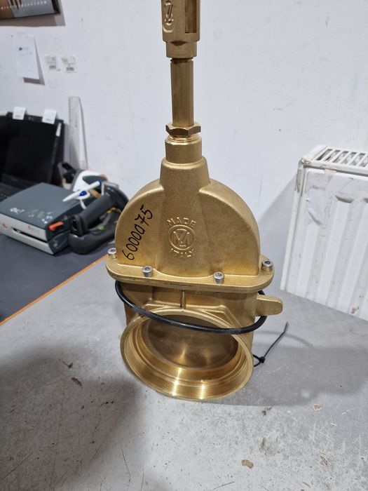 Vana robinet 6 toli împort Italia preț 1390 lei  tel 0751 56