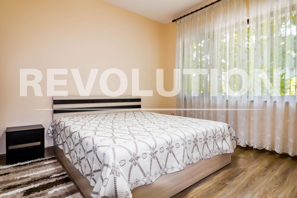 Дава се под наем Тристаен апартамент в Варна, Червен площад - 90 кв.м за 750 € - Снимка #3