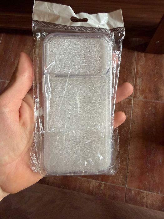 Два кейса за  Apple 17 pro + протектори