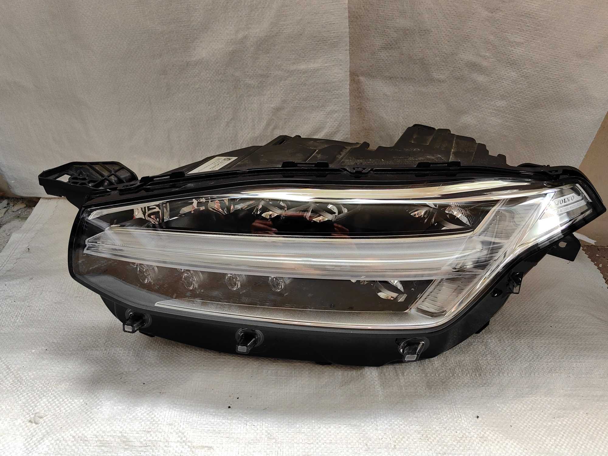 Оригинален фар  Волво XC90  Volvo XC90 Full Led