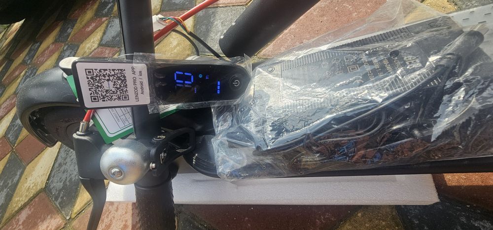 Trotineta electrica noua JRH autonomie 30 km viteza maxima 25km/h