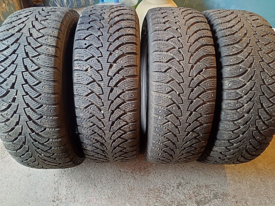 Продам комплект шин 215/65/R15 Nokian Hakkapeliitta