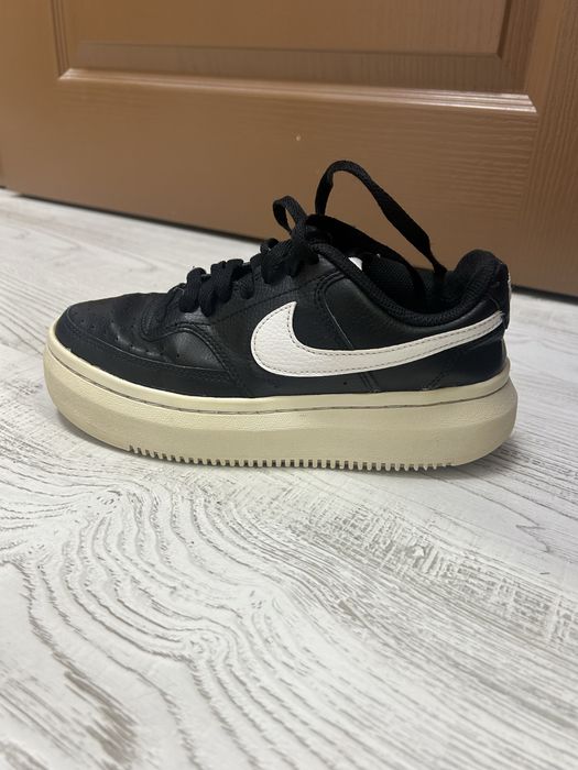 Черни обувки на ,,Nike”