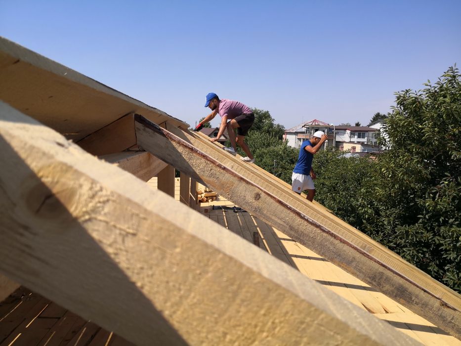 Reparatii acoperis montaj tigla metalica tigla ceramica mansarde