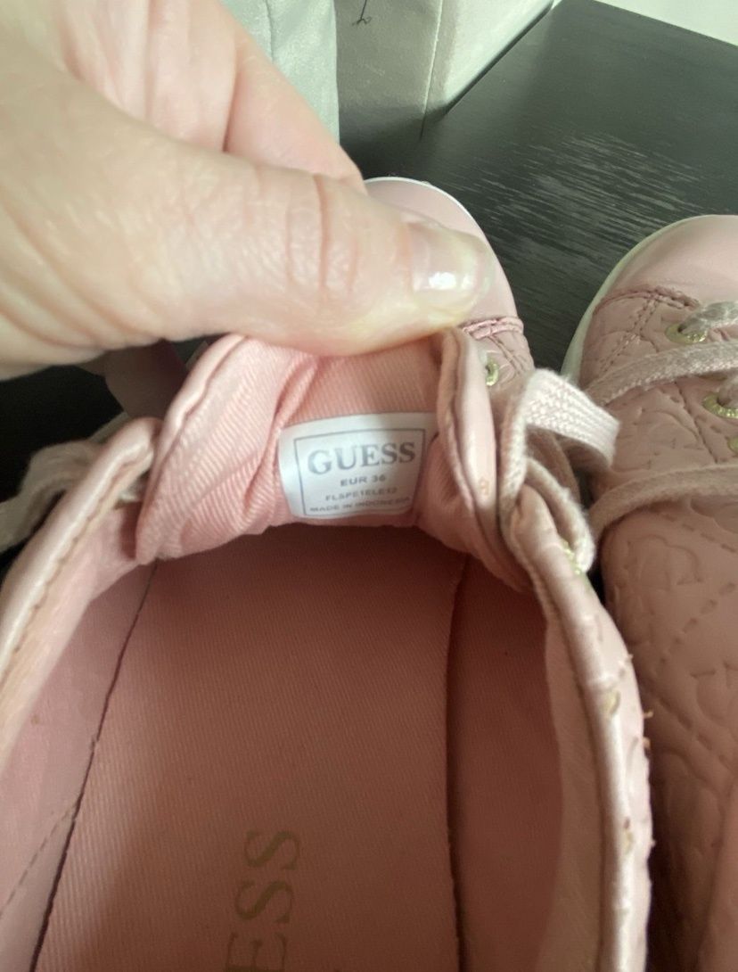 Сникърси Guess розови