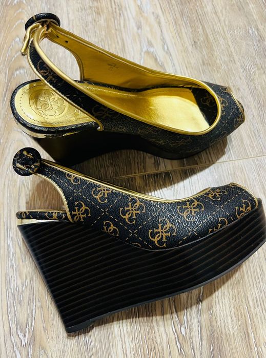 Sandale cu platforma Guess marimea 36 noi